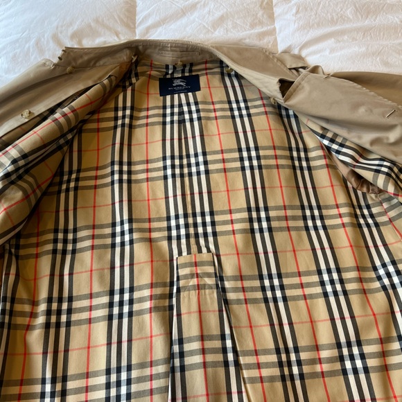 Burberry Trench Coat w/ detachable wool lining and collar - Picture 8 of 15